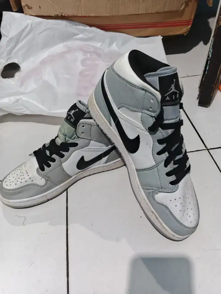 Nike Air Jordan 1 Mid Light Smoke Grey