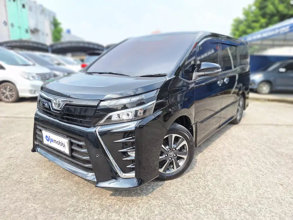 Pajak Panjang - Toyota Voxy 2.0 Bensin-AT 2018