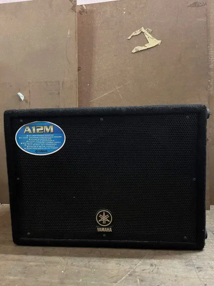 Yamaha A12M 2-Way 600-Watt 12 Passive Floor Monitor Loudspeaker