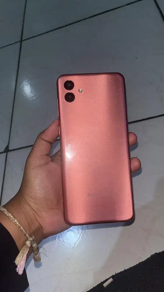 samsung a 05 batangan warna merah kondisi body mulus