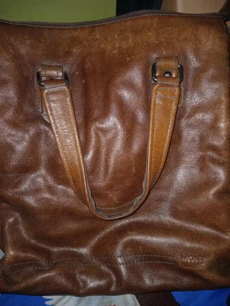 Tas kulit Brand Mont Blanc