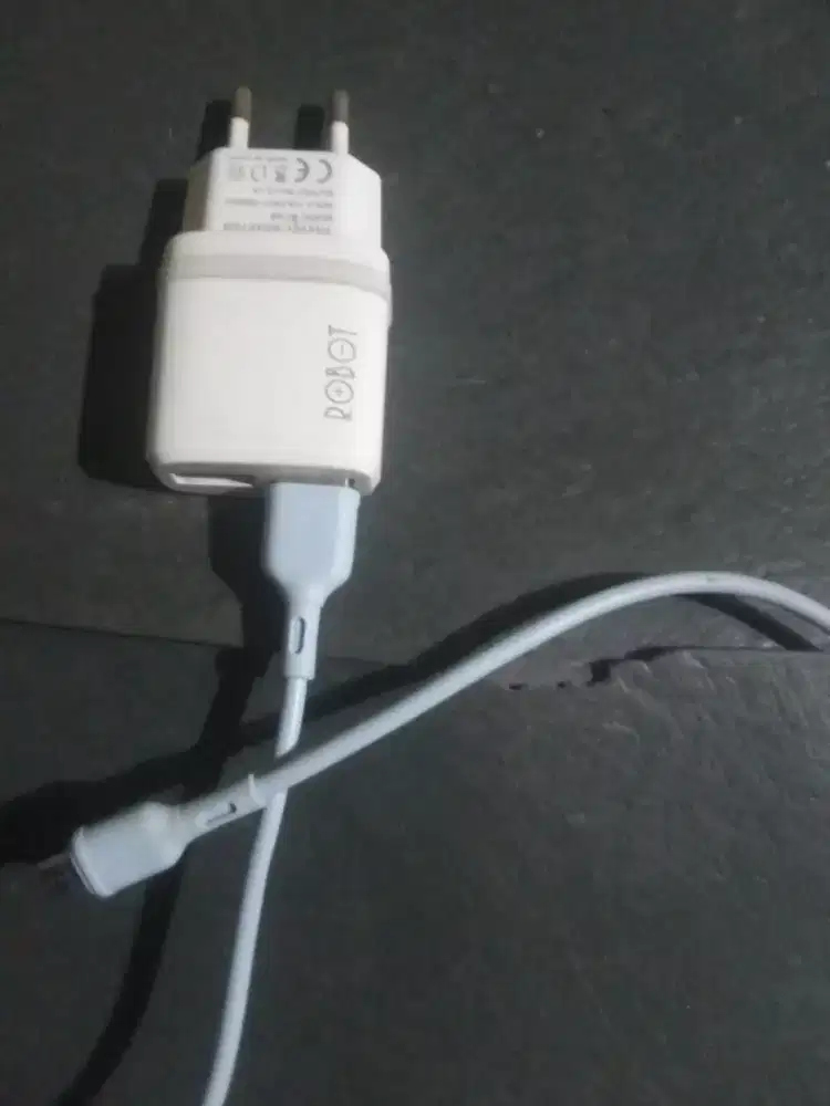 Jual apa adanya charger merek robot+kbel