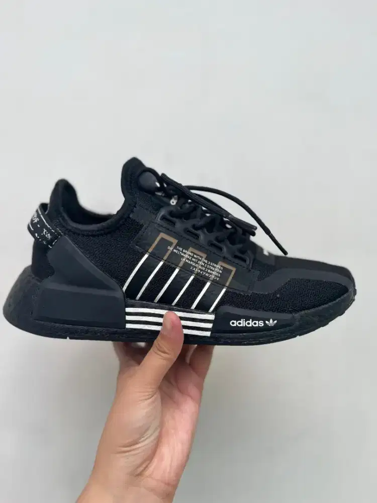 ADIDAS NMD R1 V2