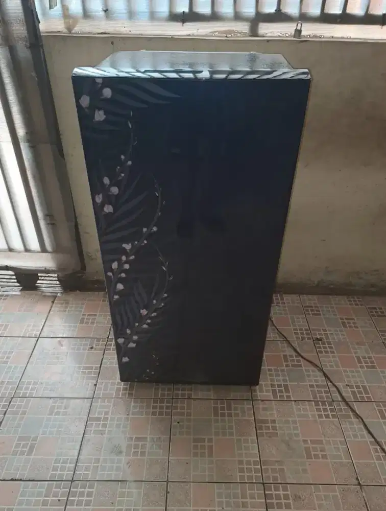 Jual kulkas SHARP satu pintu siap untuk d antar