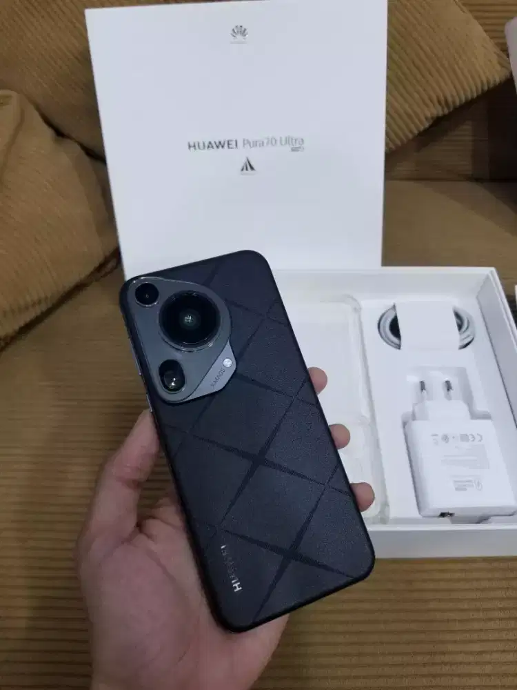 Huawei Pura 70 Ultra 16/512 GB Garansi Maret 2026