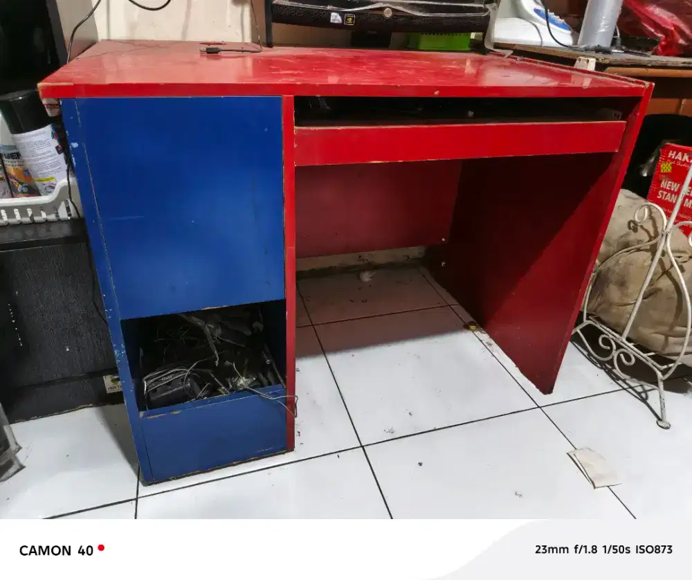 Meja Komputer atau msja Belajar juga bisa