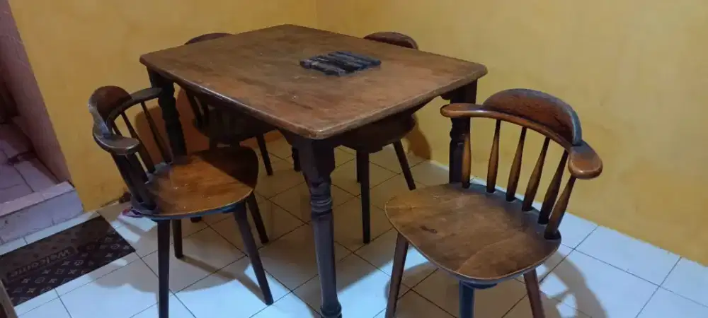 Dijual meja makan 4 kursi kayu jati