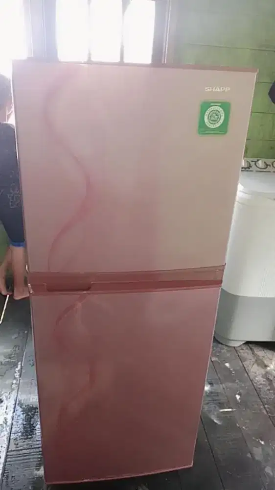 Kulkas 2pintu Sharp kirei no minus,siap pakai.