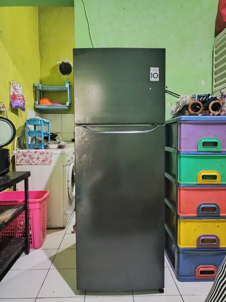 Kulkas LG inverter 2 pintu jual cepat