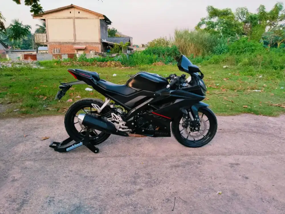 Dijual yamaha R15 v3 tahun 2018