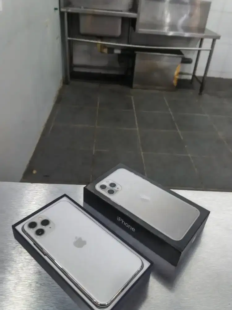 Iphone 11 pro 256gb siap di gunakan
