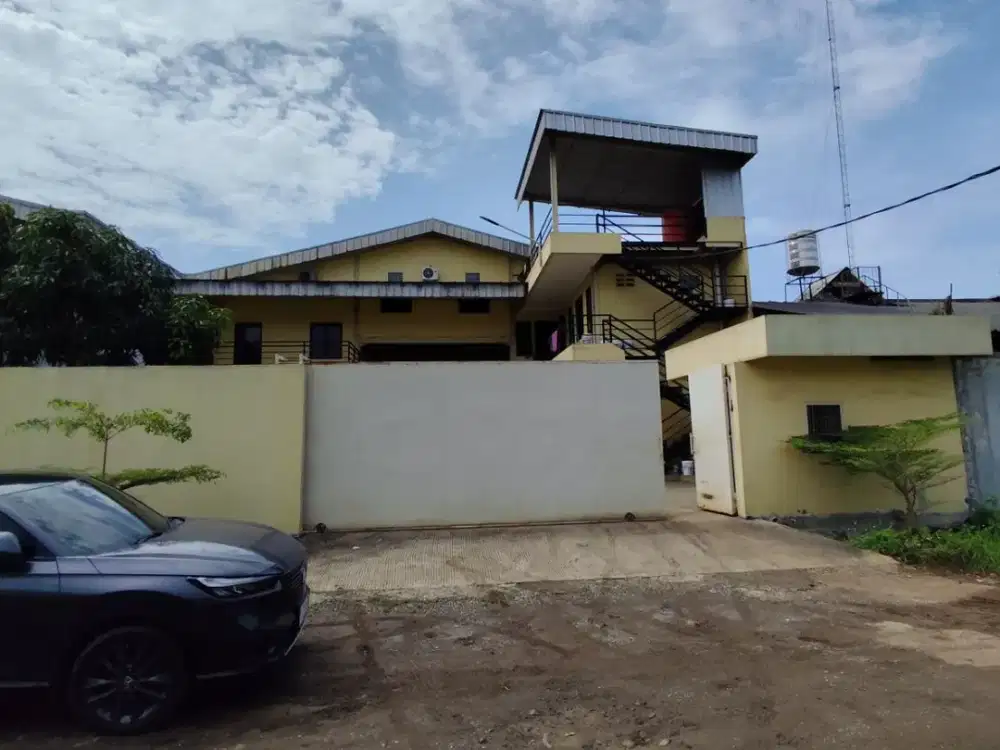 Gudang siap huni plus kantor dan mess karyawan di pasar Kemis Tangerang