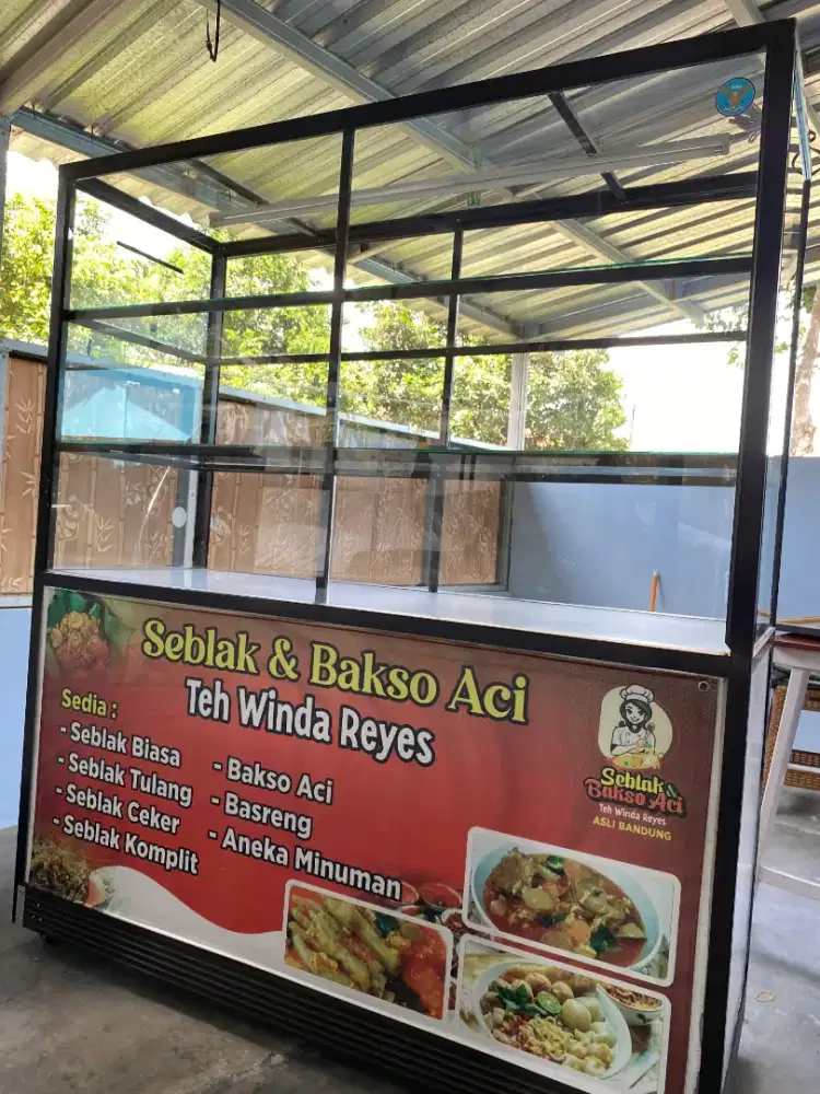 DIJUAL ETALASE KACA BESAR BEKAS-KONDISI BAGUS