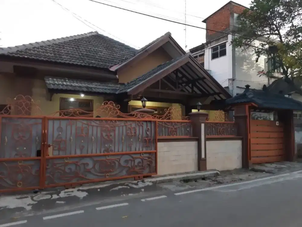 DIJUAL RUMAH DI LOKASI STRATEGIS MENTENG JAKARTA