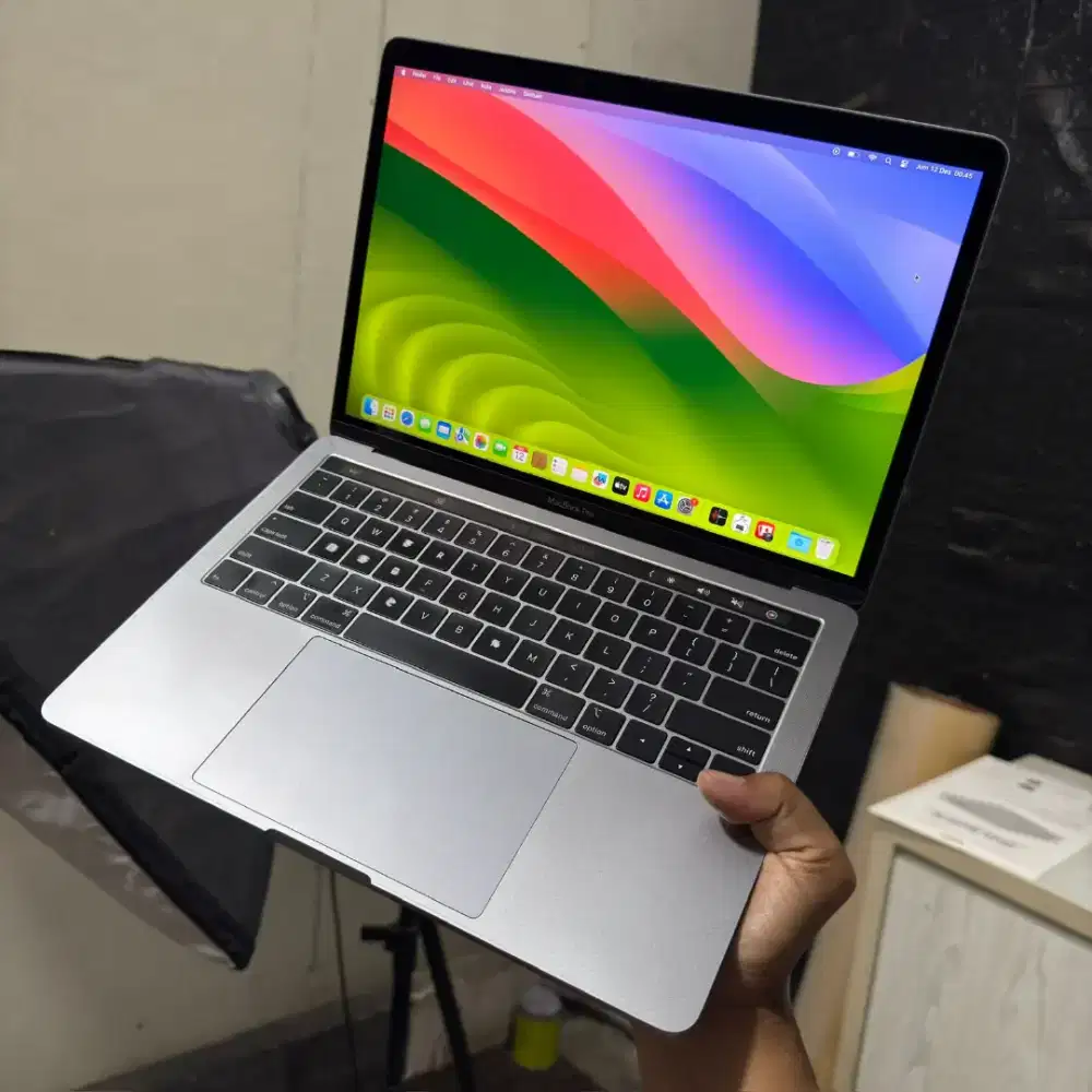 Macbook pro 2019 touchbar 13 inch ram 8gb ssd 256gb i5 bisa cod