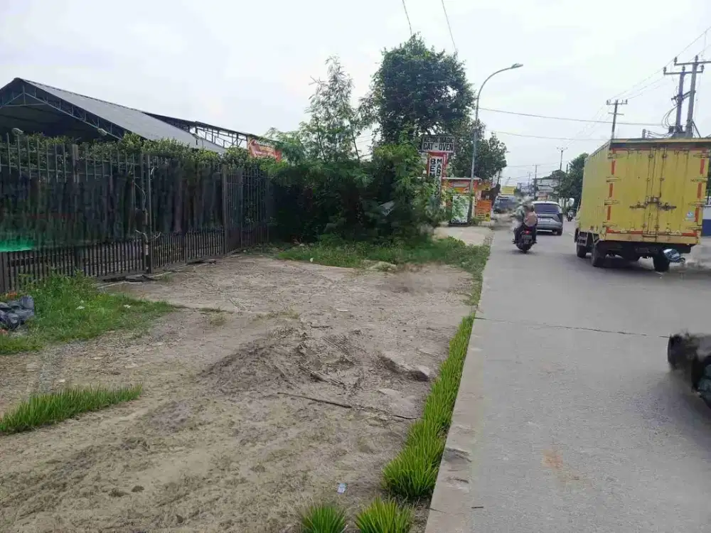 Di sewakan  ex resto,   lokasi  sangat strategis  di Pekayon,  Bekasi