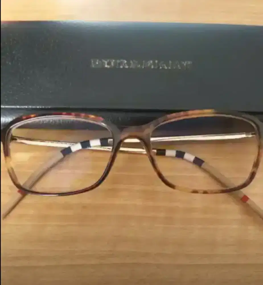 Kacamata burberry original 100%
