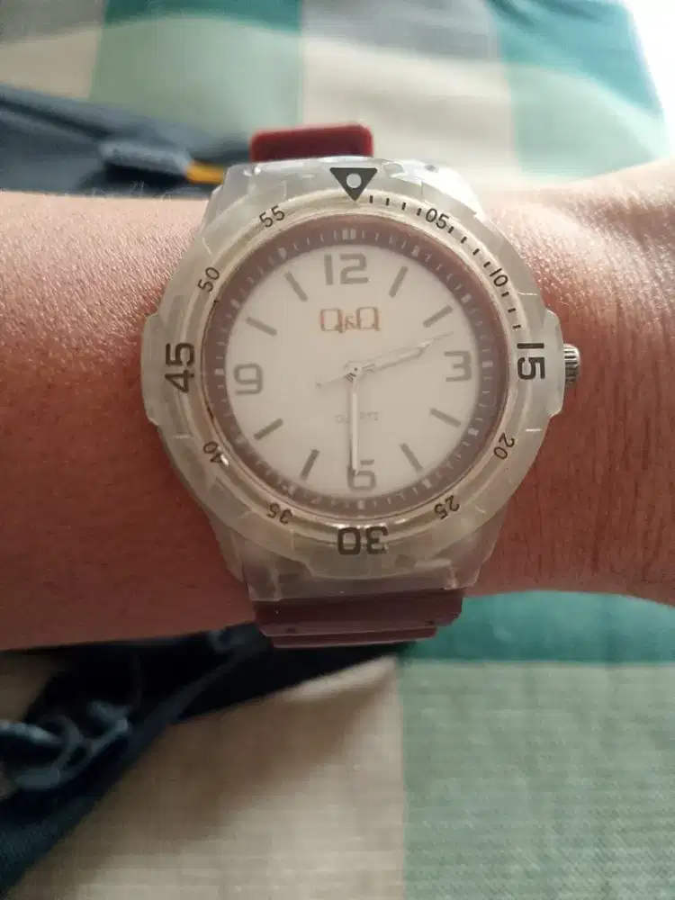 Jam tangan sporty QnQ