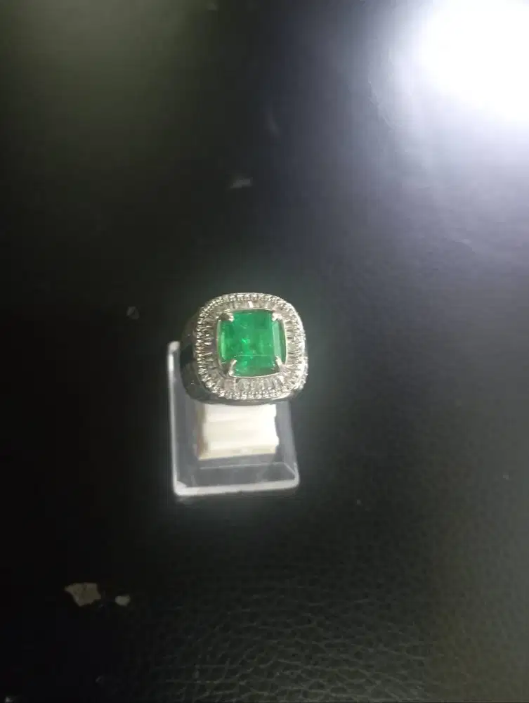 BERLIAN GIA BATU ZAMRUD COLOMBIA MINOR