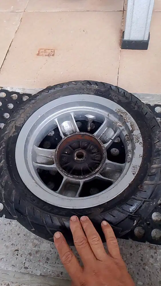 Velg belakang Vespa Piaggio Zip100 Original Bekas