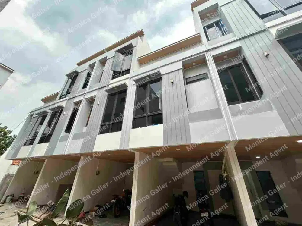 Rumah 2 Lantai Masuk Mobil 2 Kamar dekat Stasiun Mangga Besar