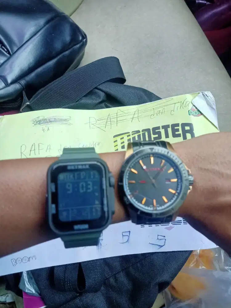 Laku di jual lkp dan tahan air wa dan hp yg cepat dia dapat murah