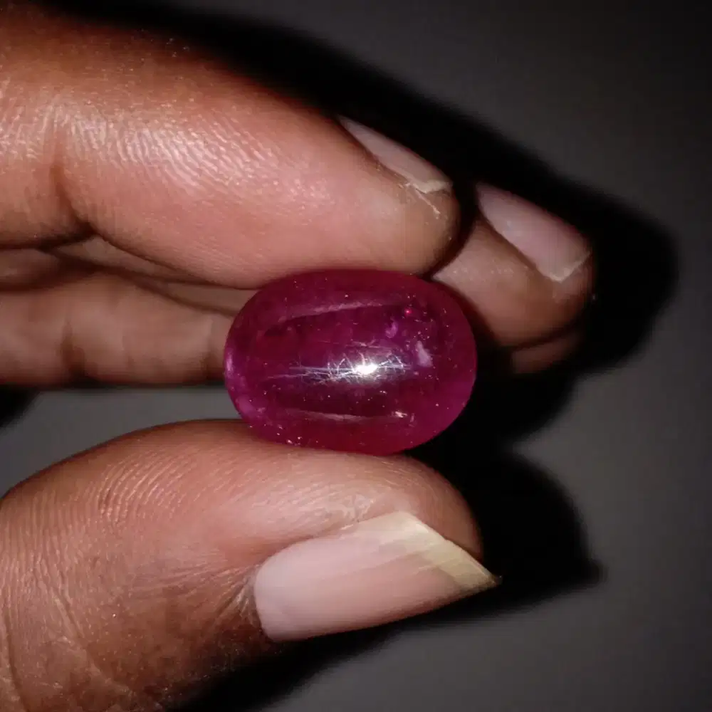 Natural merah ruby