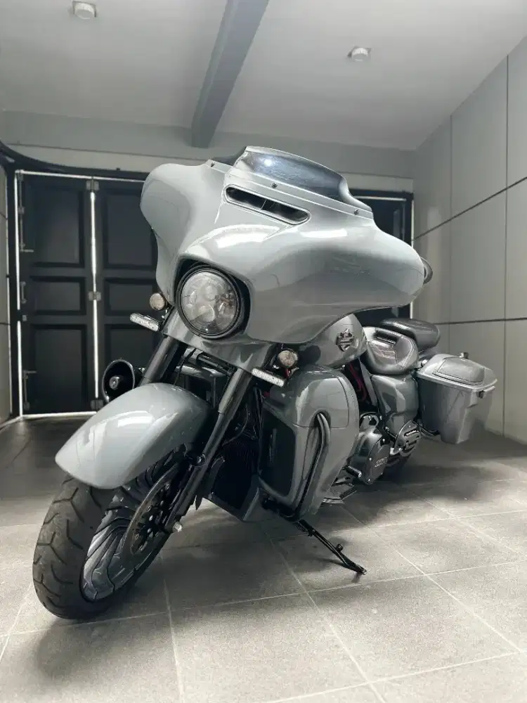 Harley Davidson Street Glide CVO 2018 Perform Bagger Full Acc Mentok