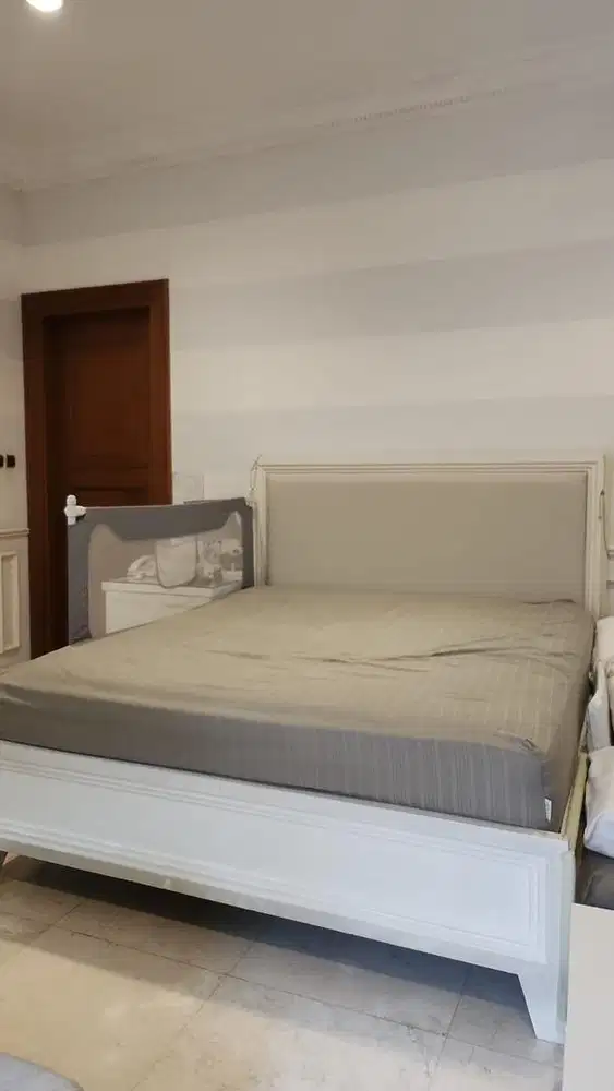 Ranjang kayu minimalis modern