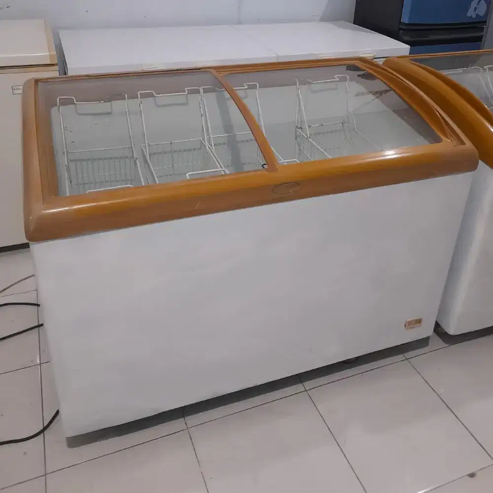 Freezer Sleding Kaca . Rak Lengkap Bosss