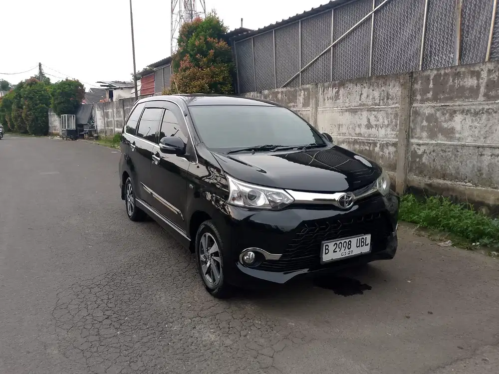 Avanza Veliz 1,5 Matic ganteng 2015 hitam