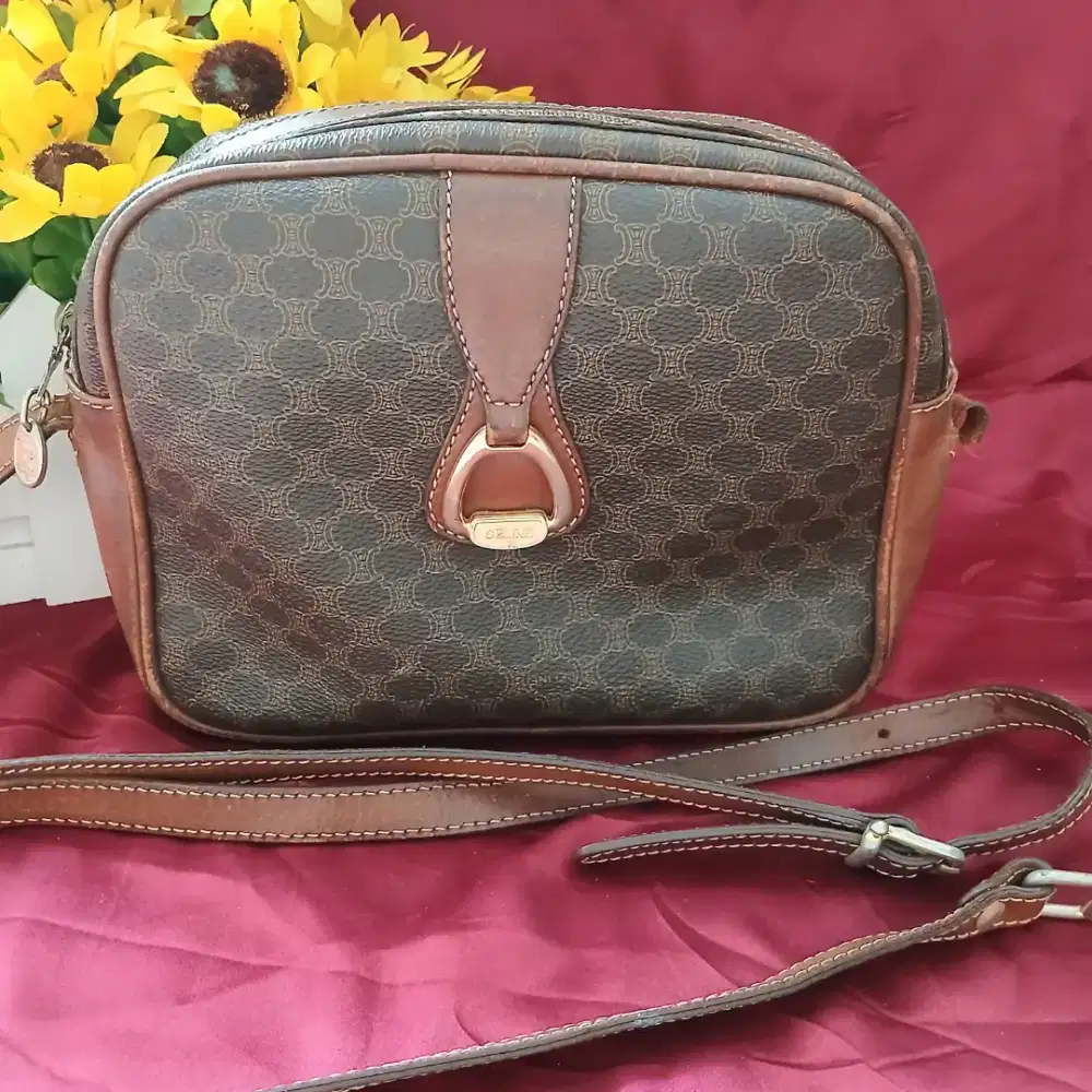 Tas selempang kulit Celine Macadam minus, preloved
