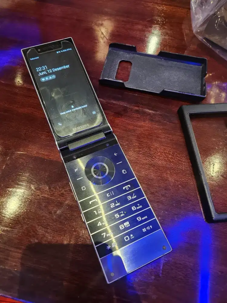 SAMSUNG W2019 PREMIUM FLIP