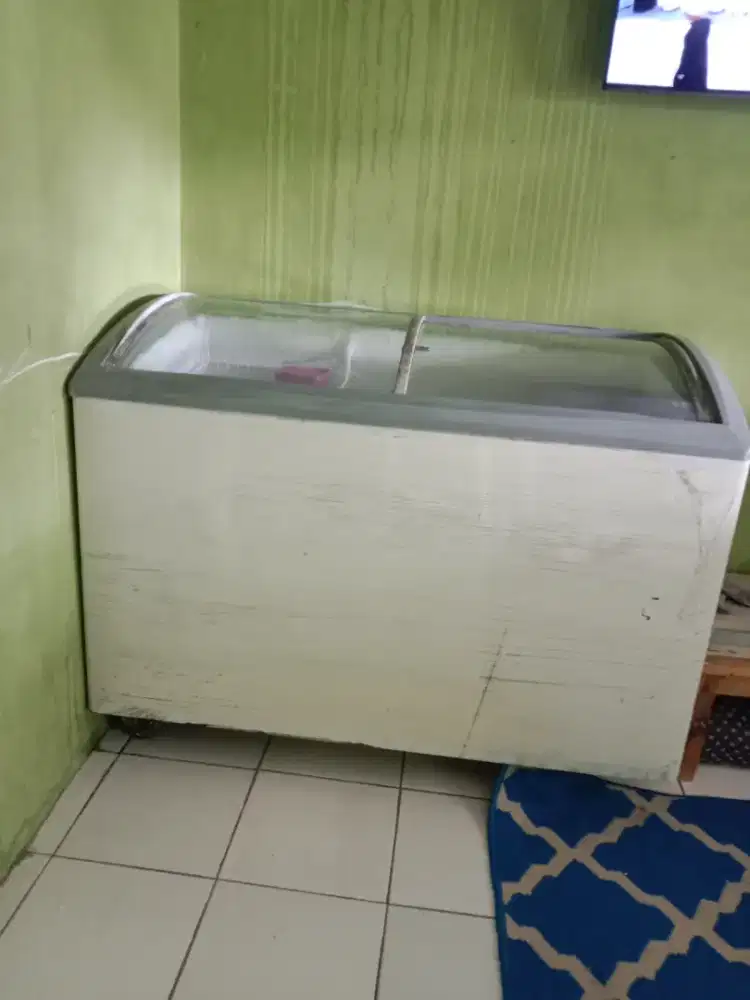 Frezer box kaca sliding