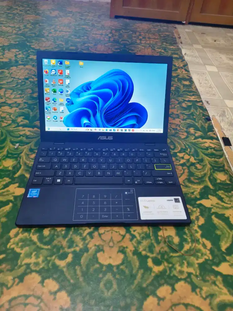 Notbok Asus slimmm Ssd 512gb windows 11