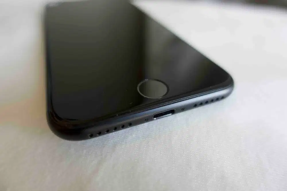 iPhone SE 64gb 2020 + Charger + Case