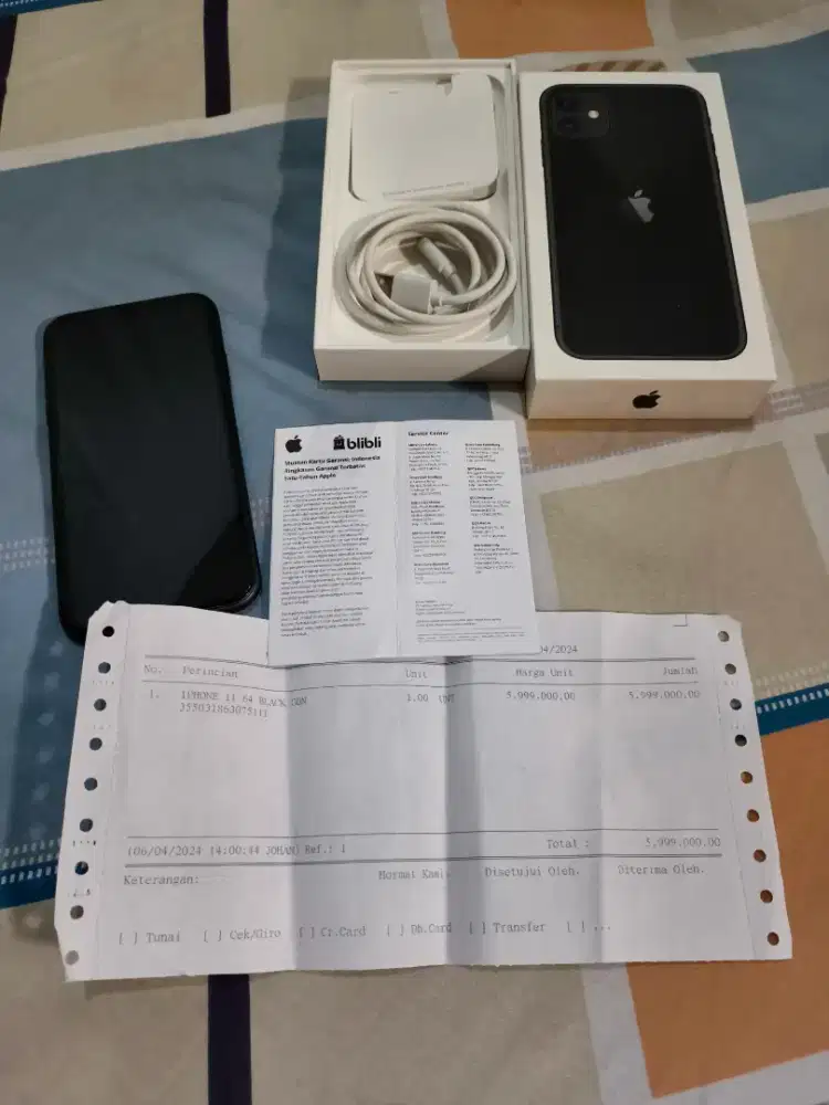 Iphone 11 64 gb black ex Blibli
