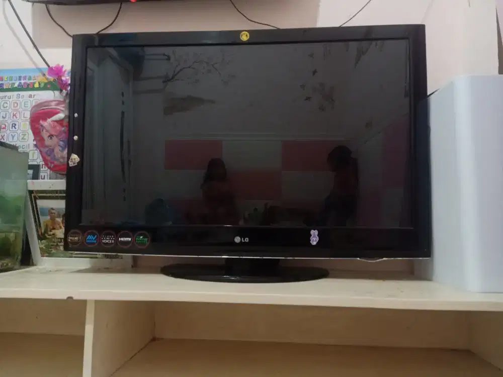 Televisi 40in merek LG