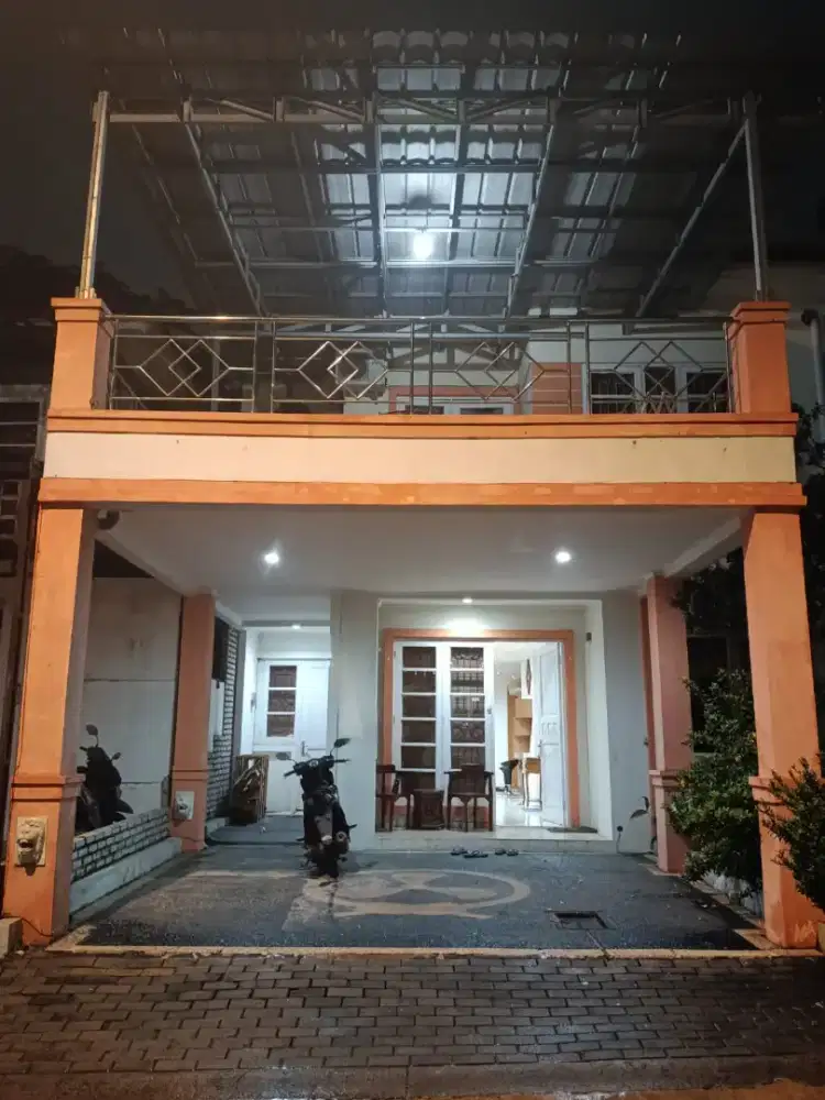 Di sewakan rumah cantik siap huni full furnished. Kota wisata Cibubur.