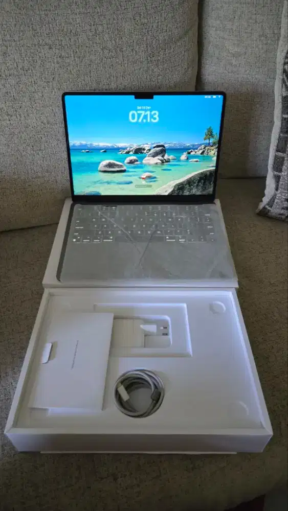 Jual Macbook Air M3 8/256 Garansi Aktif 2027