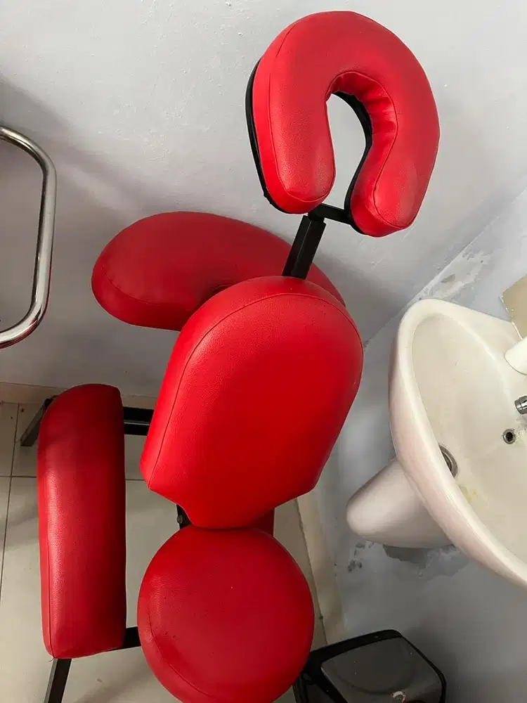 Kursi bekam salon atau terapi