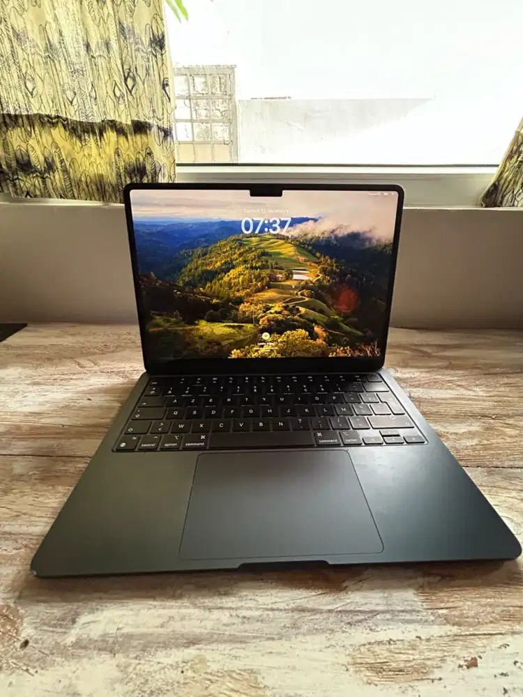 MacBook Air M2 – 16GB RAM – Kondisi Sangat Baik