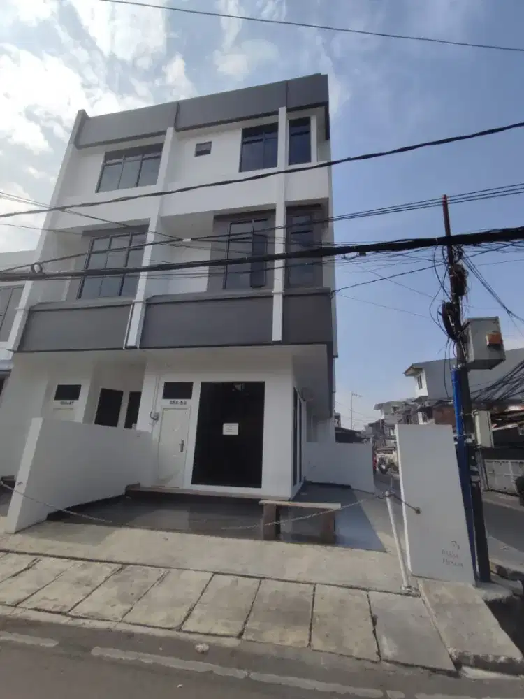 Rumah mewah 2 lantai  dirawasari cempaka putih jakarta pusat