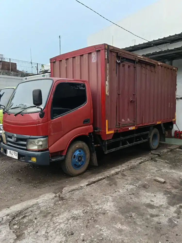 Toyota Dyna 110ft ban 6 double box 17 kubik 2013
