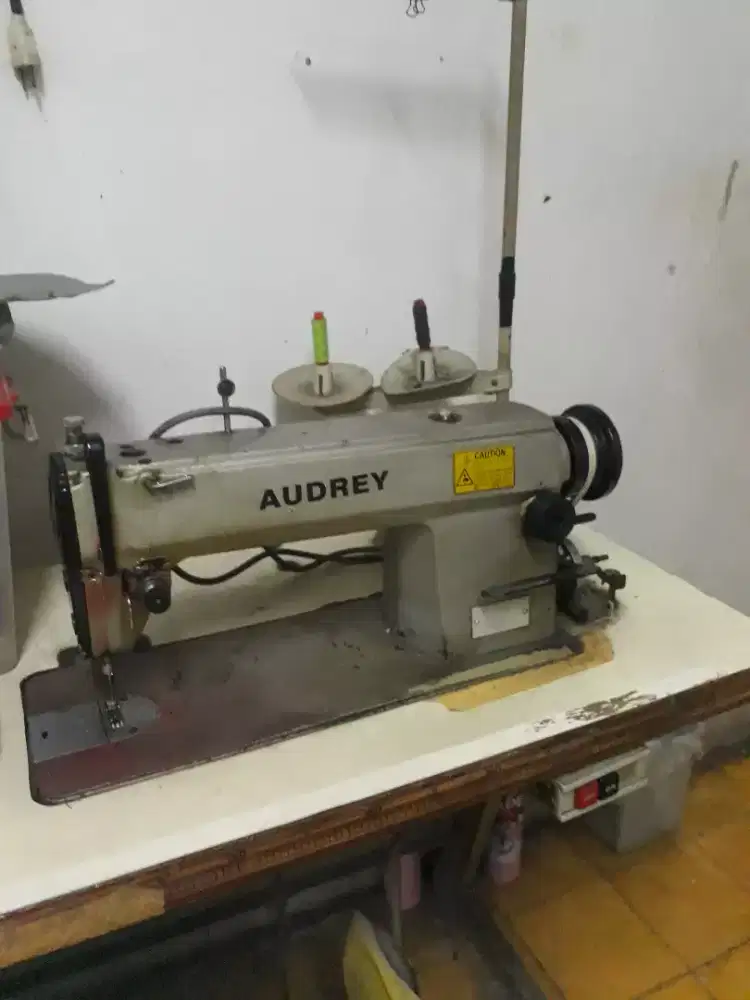 Mesin jahit 2nd Audrey 5530 fullset meja dan aksesories