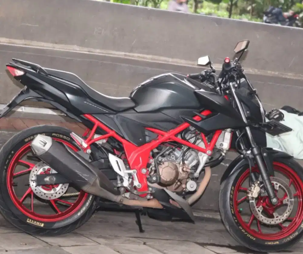 CB 150R street fire 2016