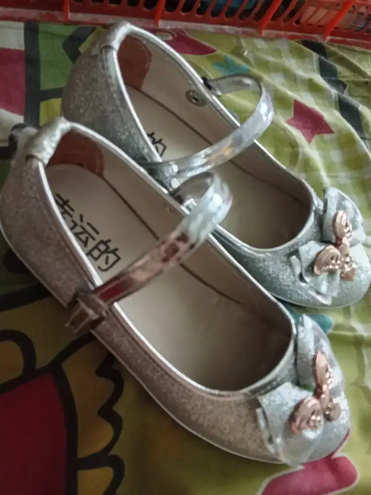 SENDAL ANAK PEREMPUAN