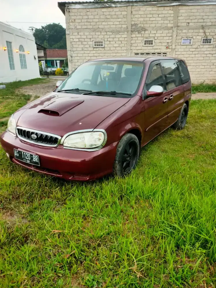 Kia Carnival _ 2000, matic diesel ~ Kediri