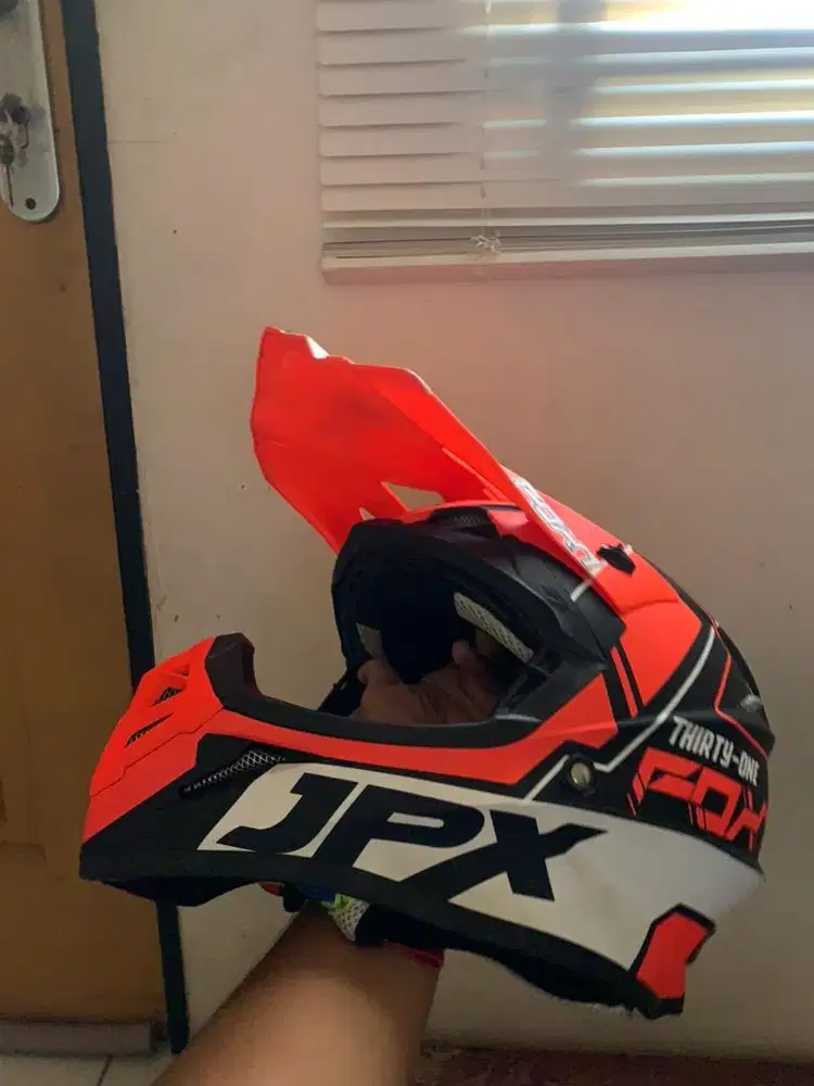 Helm JPX CROSS.