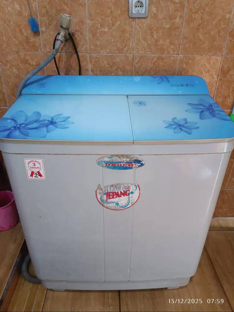 MESIN CUCI 2 TABUNG 9KG MODEL TEMPERED GALSS MERK DAIICHI DAIMITSU